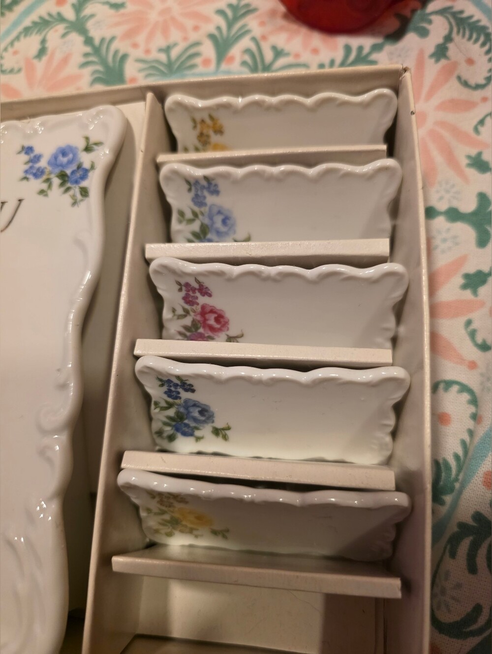Vintage Porcelain Floral Menu Card & Place Card Set - Picture 5 of 6